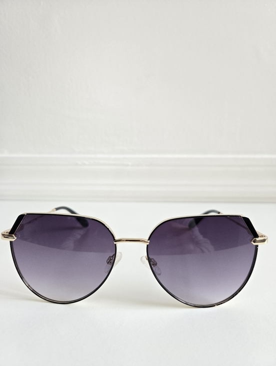 Quay Main Character Black Gold Frame/Smoke Lens Unisex Sunglasses-Good Condition main image 7